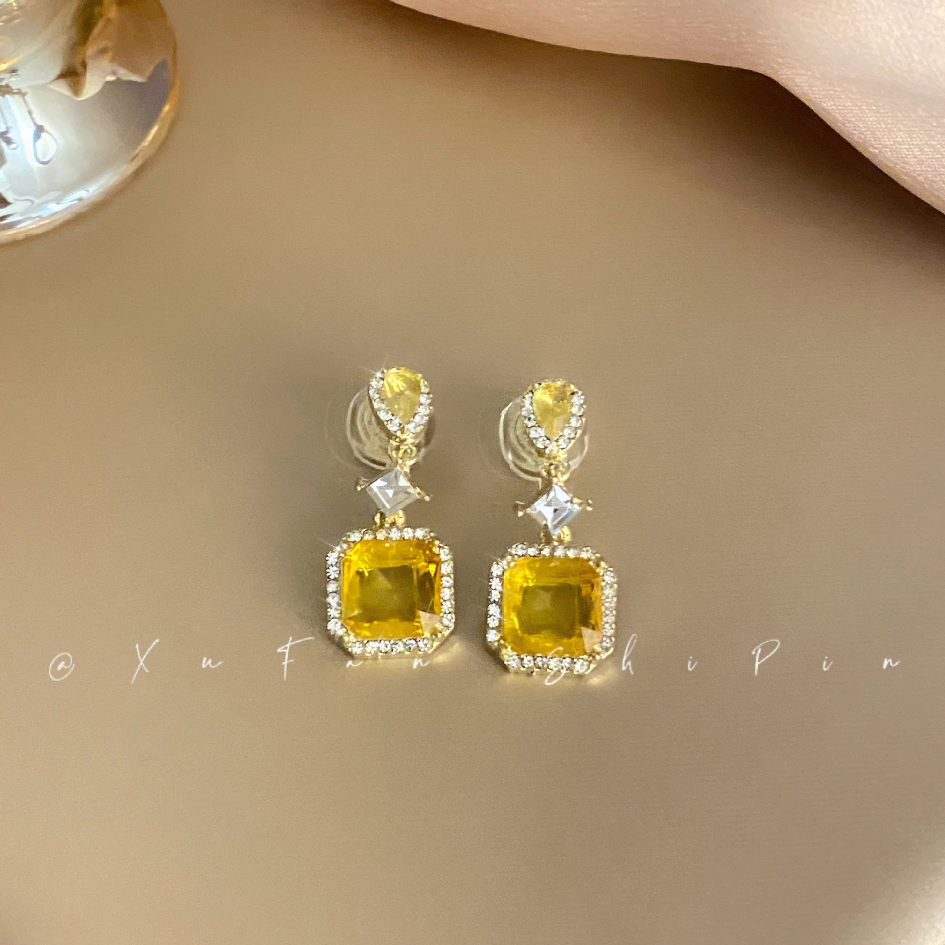 Wholesale Light Luxury Champagne Golden Crystal Geometric Ear Clip Earrings