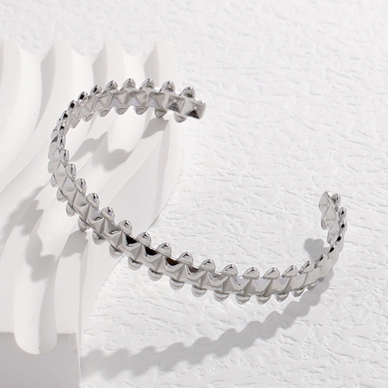 Wholesale titanium steel bracelet non-fading adjustable stainless steel bracelet female exaggerated high-grade open bracelet