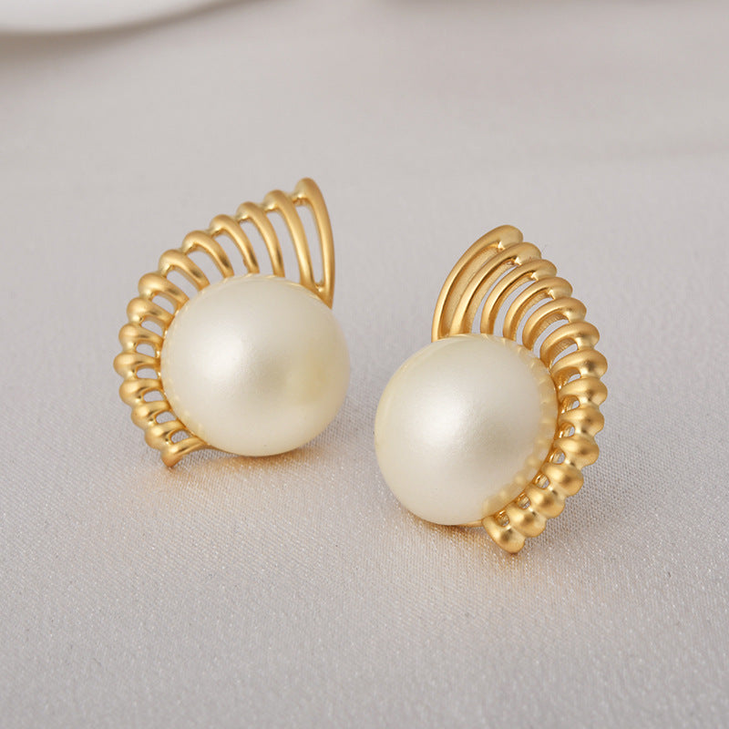Wholesale  Vintage Earrings  Real Gold Electroplated Hollow Fan-shaped Silver Needle  High-end Pearl Earrings