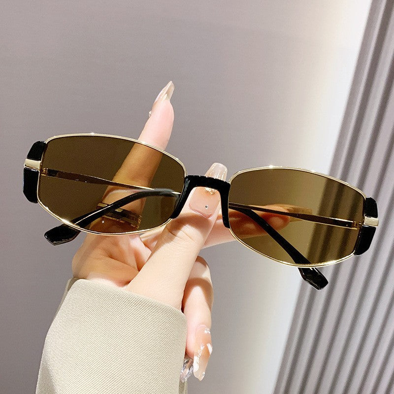 Wholesale Modern Retro Cat Eye Sunglasses for Women,  Tea Lens Black Frame,  UV400 Sun Glasses,  Slimming Flattering Shades