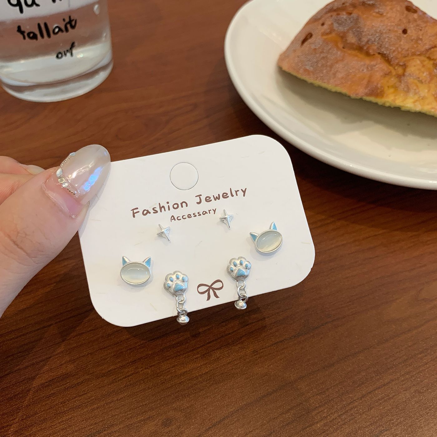 Wholesale Cat' s Eye Stone Earring Set Cartoon Silver Needle Earrings