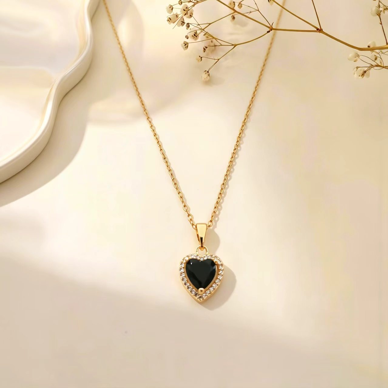 Wholesale Gold Plated Titanium Steel Love Necklace with Zircon Pendant Fashion Accessory