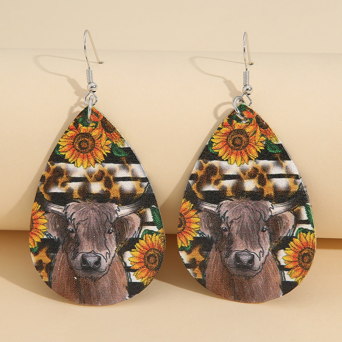 Wholesale Vintage Western Cow Head Rose Sunflower Leather Earrings Fashion Accessory Gift