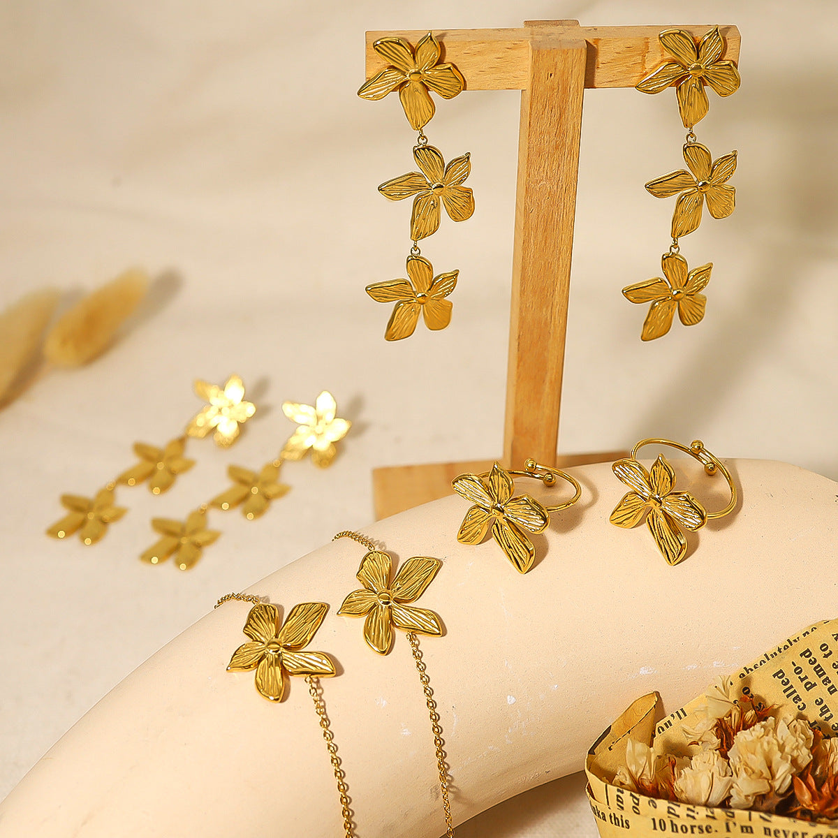 Wholesale retro leaf pendant long earrings titanium steel  jewelry