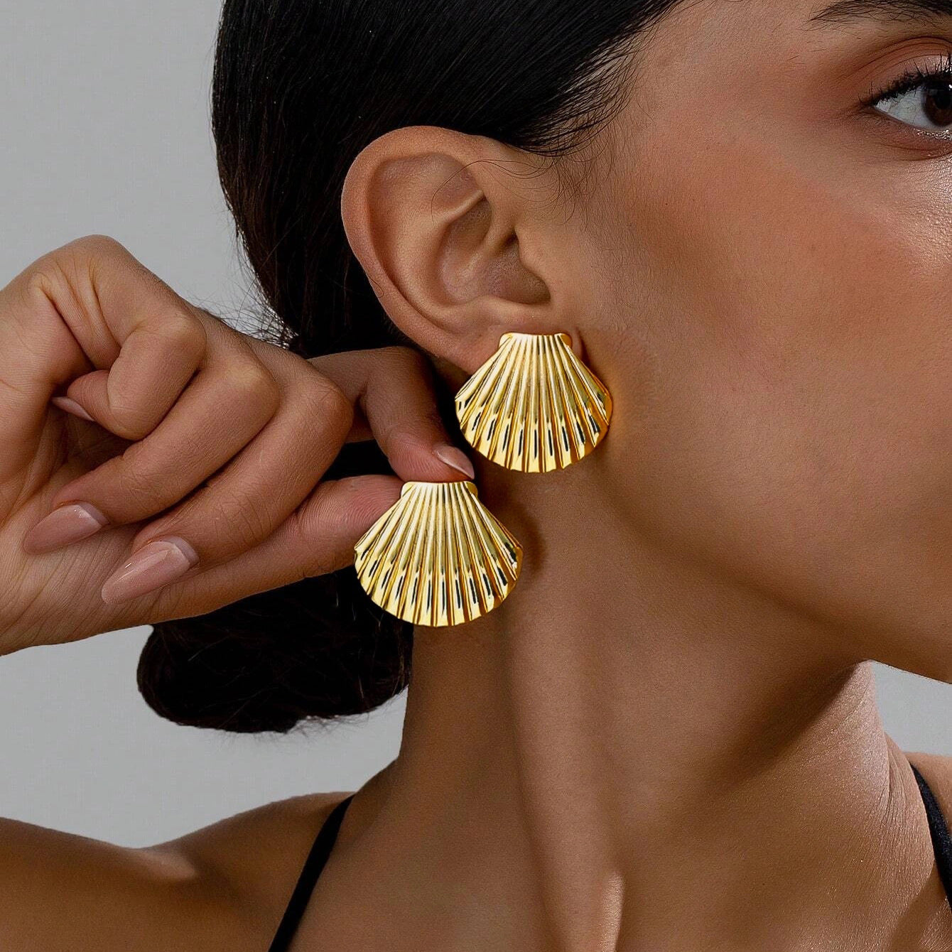 Wholesale Trendy Ocean Shell Stud Earrings for Women Stainless Steel Beach Jewelry Accessory