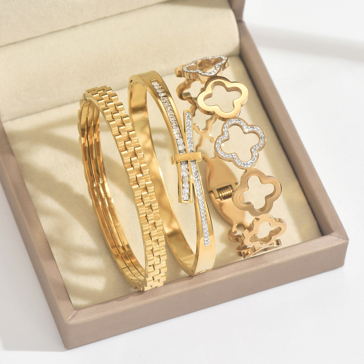 Wholesale Steel and titanium four-leaf clover bracelet with zircon setting ACCVIP