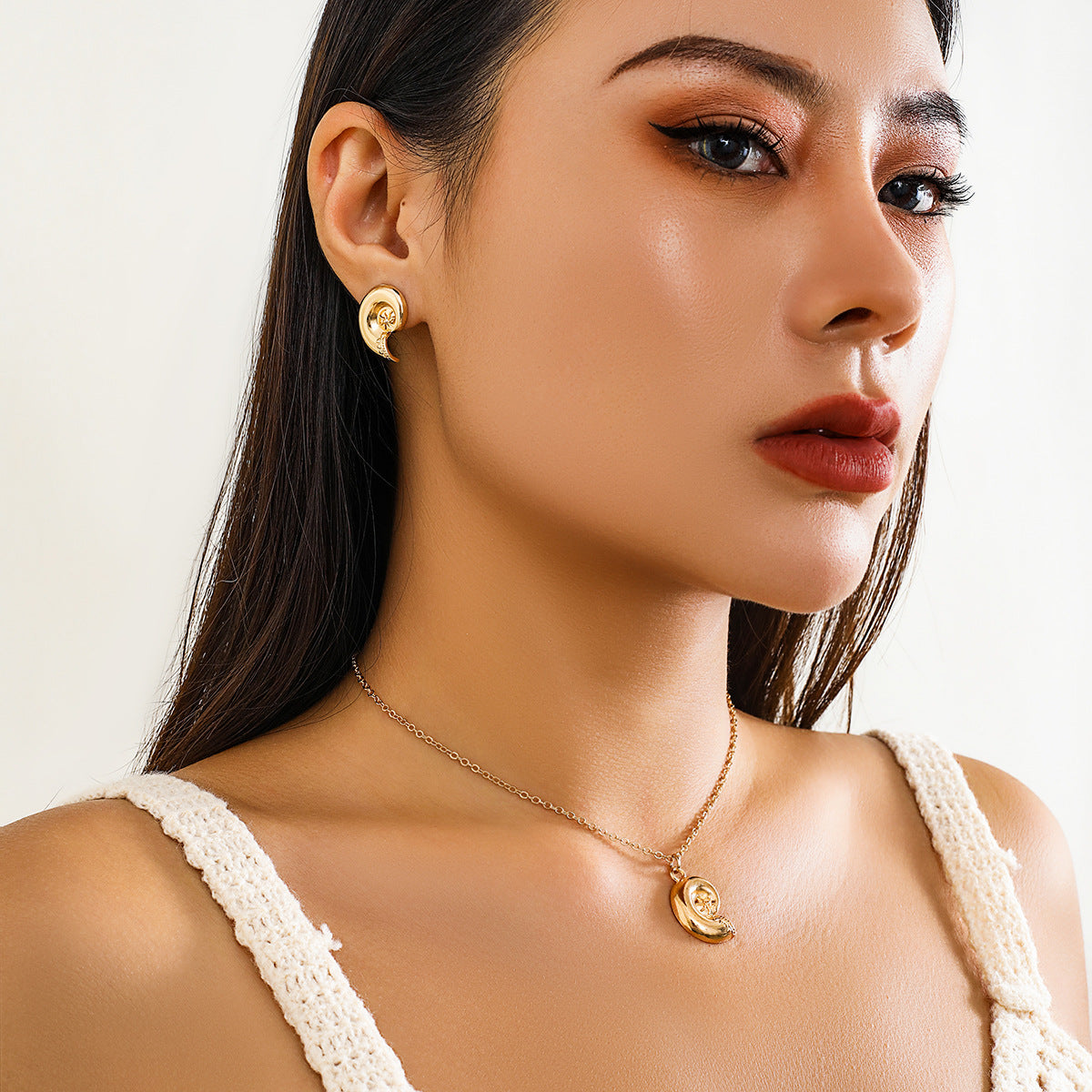 Wholesale Conch Symbol Holiday Beach Necklace Bohemian Starfish Pendant Ocean Style Mermaid Necklace ACC-NE-Xuer010