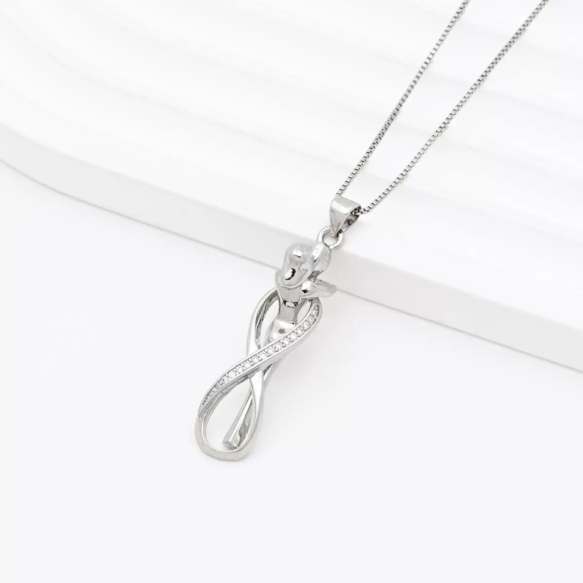 Wholesale Creative Couple Hugging Pendant Necklace Gold Plated Copper Fashion Accessory