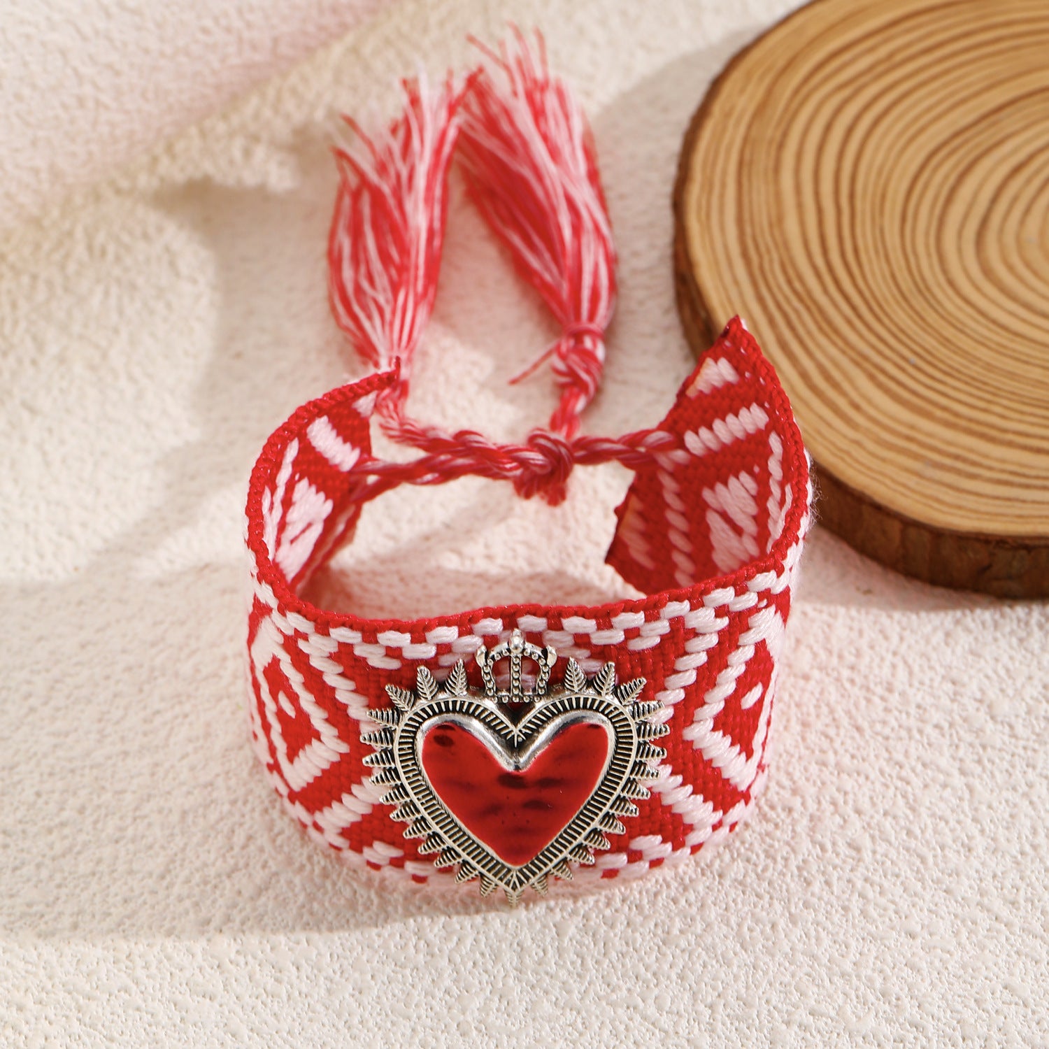 Wholesale Retro Religious Sacred Heart Pendant Necklace Heart Shape Alloy Electroplated Design Trendy Jewelry Gift For Women Boutique Resale