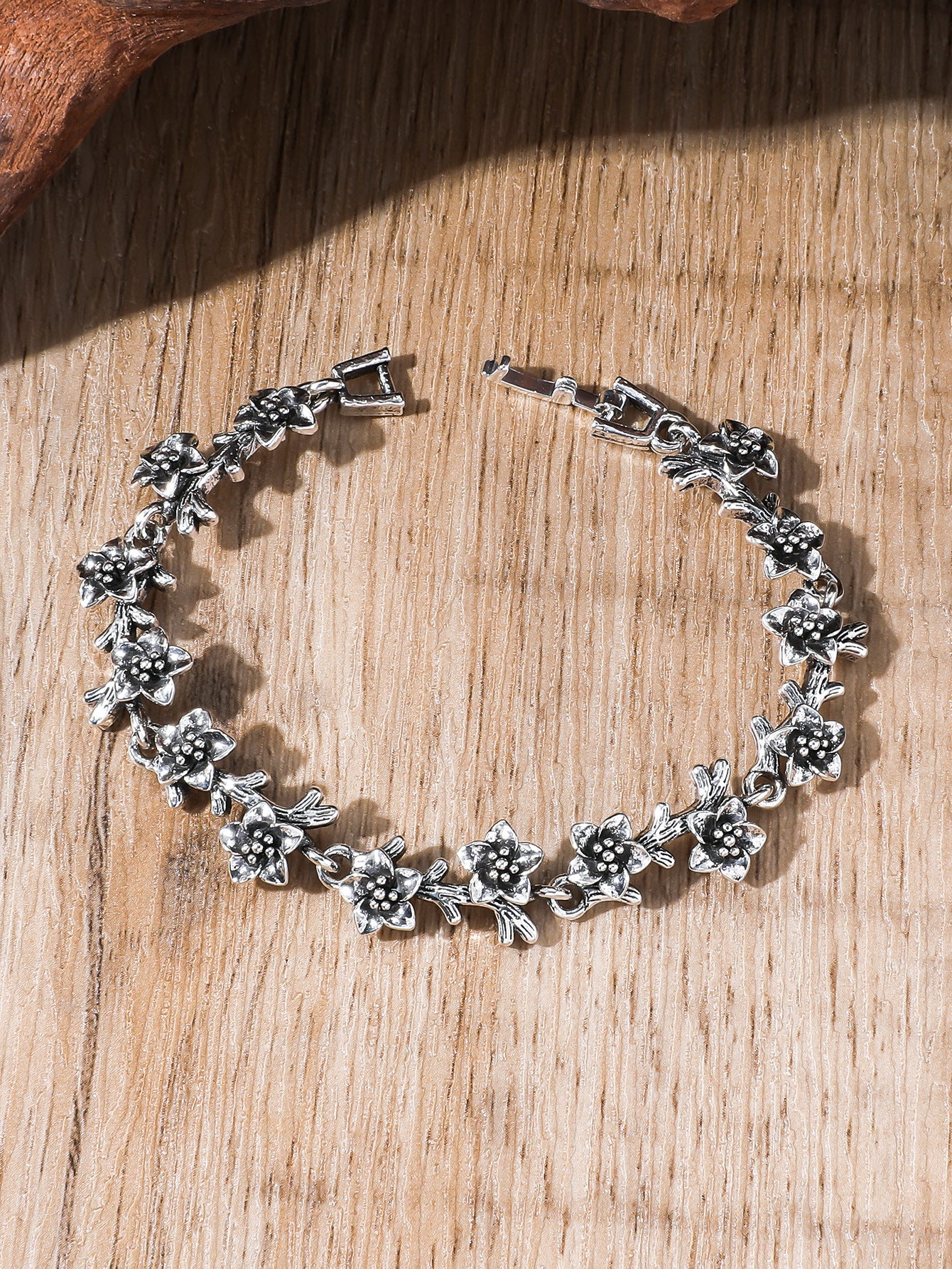 Wholesale Small flower and tree bracelet vintage jewelry bracelet