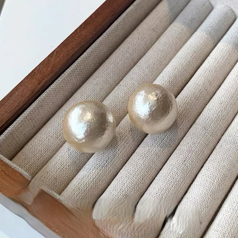 Wholesale Retro exaggerated pleated pearl earrings