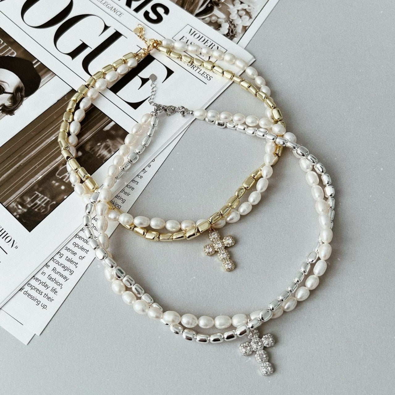 Wholesale Baroque Artificial Pearl Necklace with Cross Pendant,  Handmade Chic Jewelry Accessory for Women,  Boutique Resale