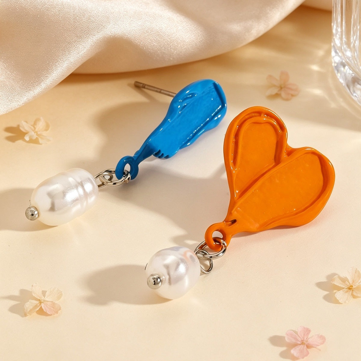 Wholesale Stylish French Vintage Asymmetric Alloy Pearl Earrings Jewelry Accessory Gift For Resale