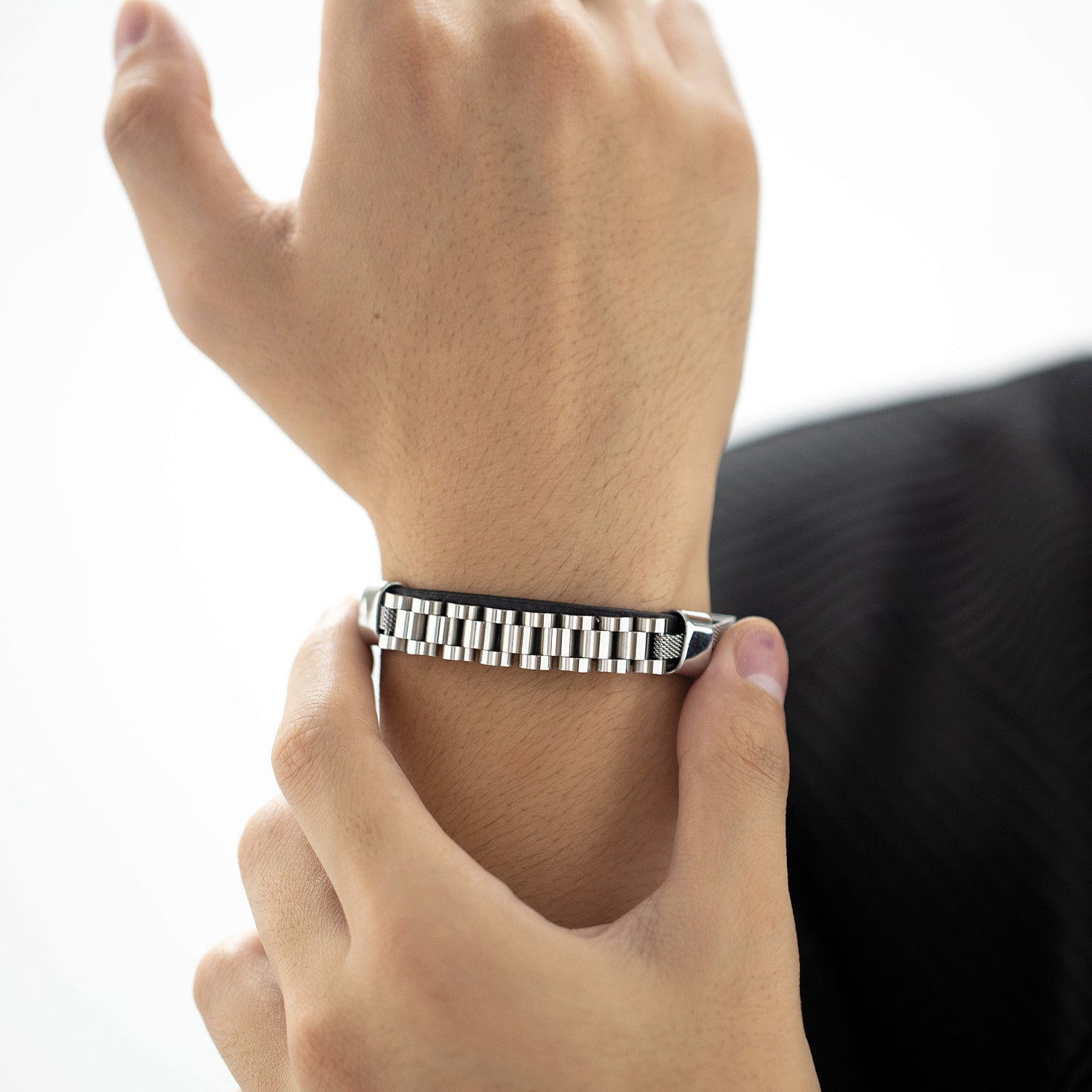 Wholesale men' s new personalized simple creative titanium steel watch with ing leather bracelet
