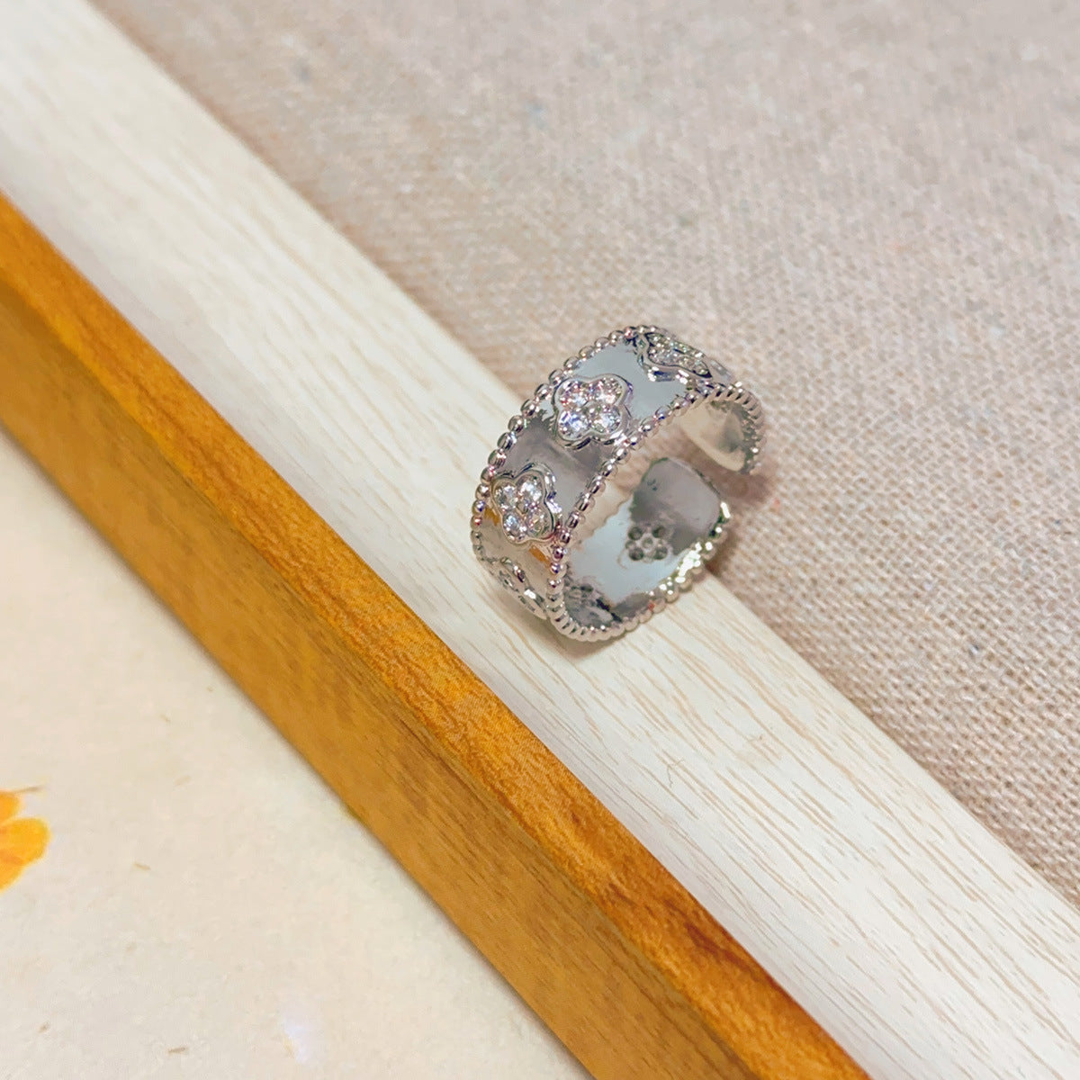 Wholesale Titanium Steel Diamond-encrusted Four-leaf Clover Ring