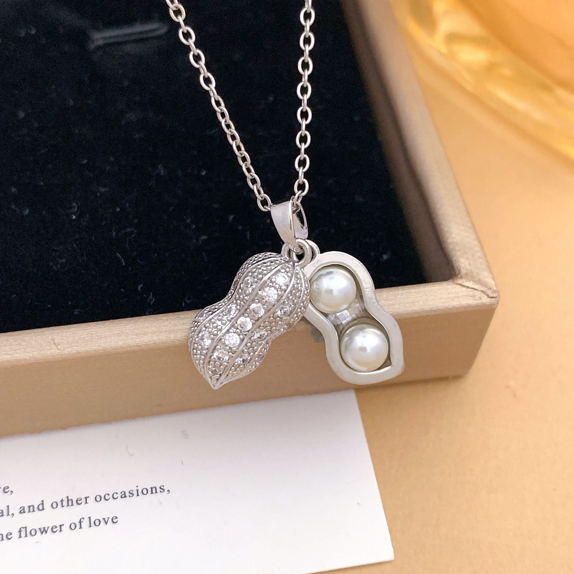 Wholesale Fashion Real Gold Plated Shell Pearl Pendant Necklace,  Titanium Steel Choker Jewelry Accessory