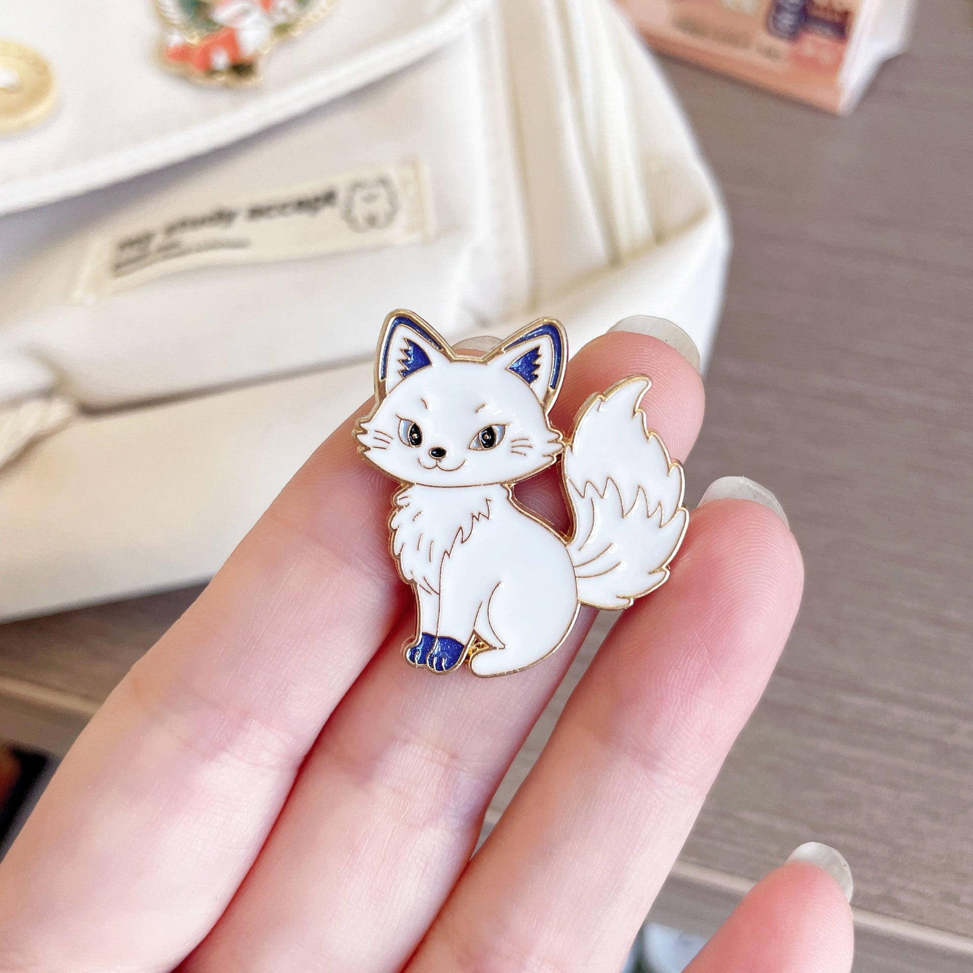 Wholesale  cartoon Japanese style little fox metal badge pin pendant