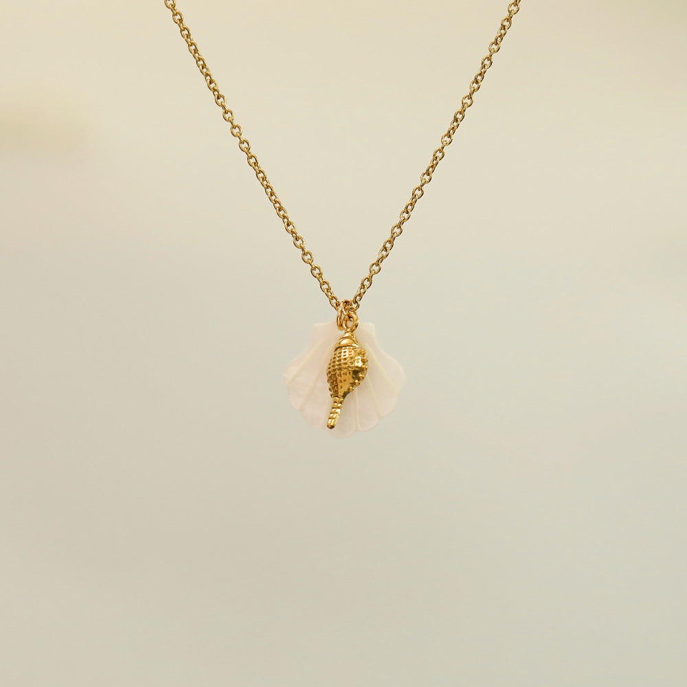 Wholesale Summer-Style Giraffe Pendant Shell  Stainless Steel Necklace