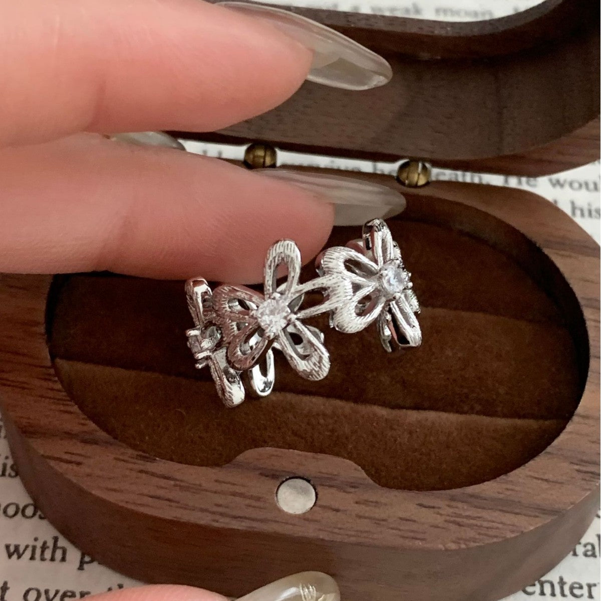 Wholesale Hollow Flower Ring