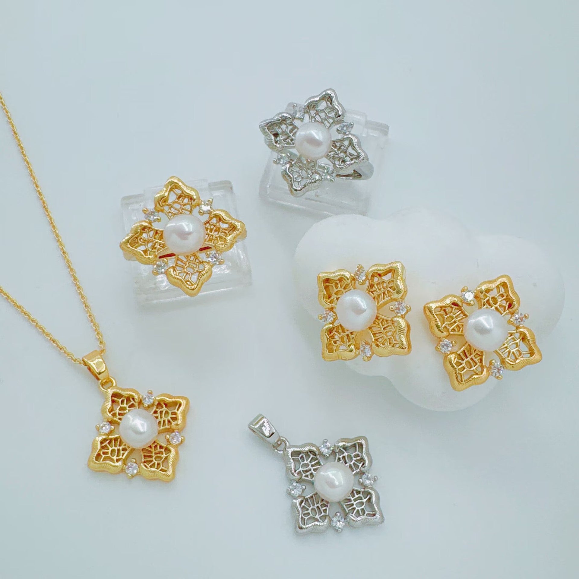 Wholesale Copper Zircon Jewelry Set with Four-Leaf Clover Design,  Real Gold Electroplated Fashion Accessory for Women Party Wear