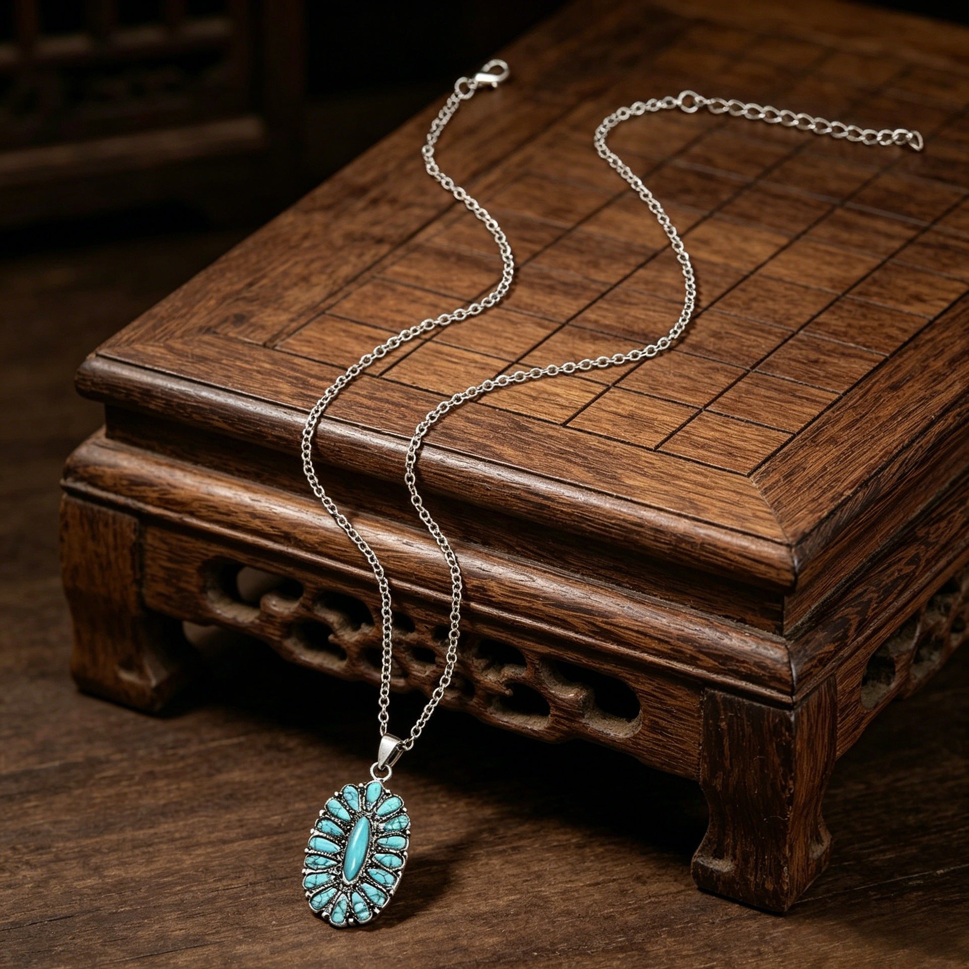 Wholesale Electroplated Silver Tone Alloy Turquoise Pendant Necklace Vintage Western Ethnic Fashion Jewelry