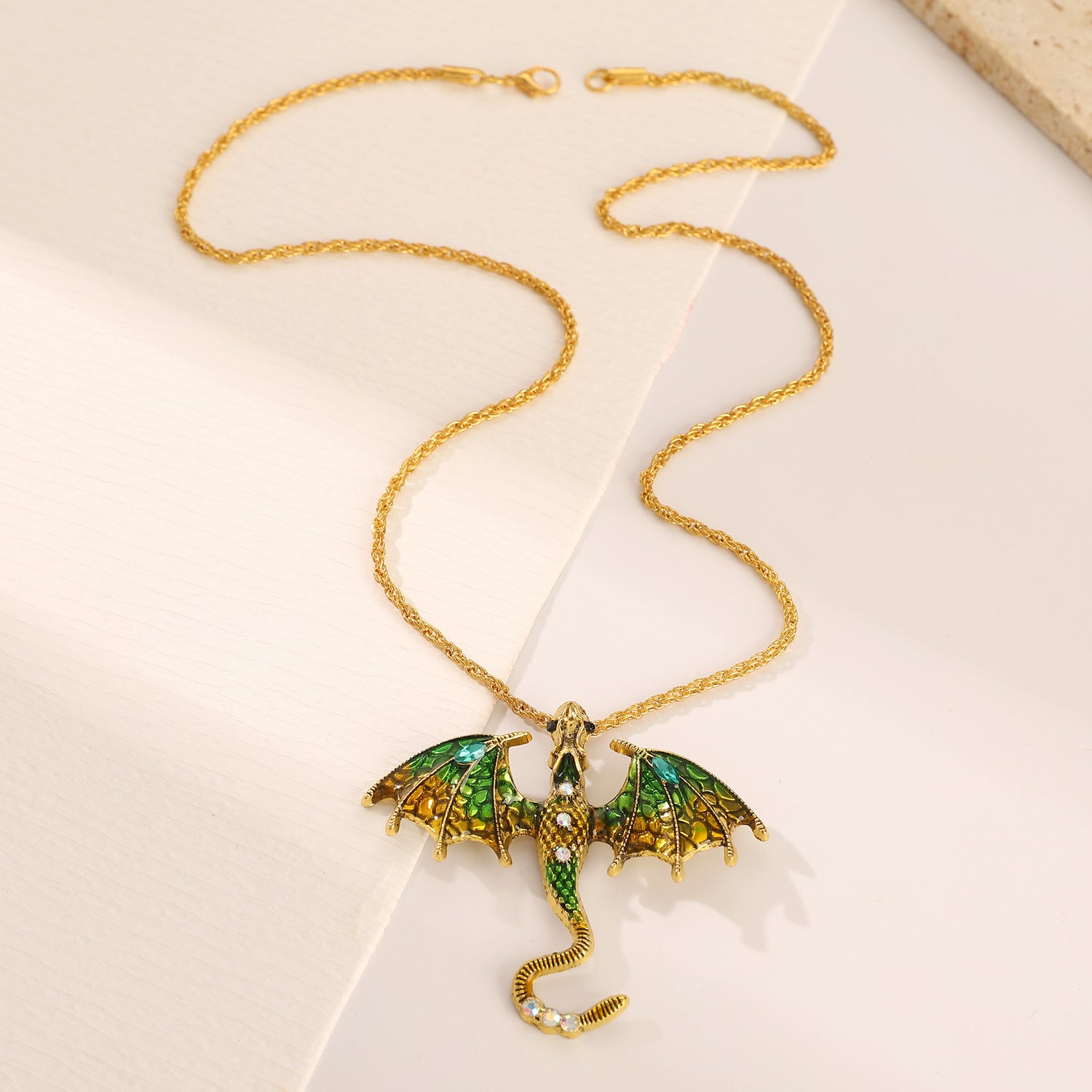 Wholesale Alloy Drip Oil Dragon Pendant Necklace Rhinestone Animal Jewelry Fashion Accessory for Couples