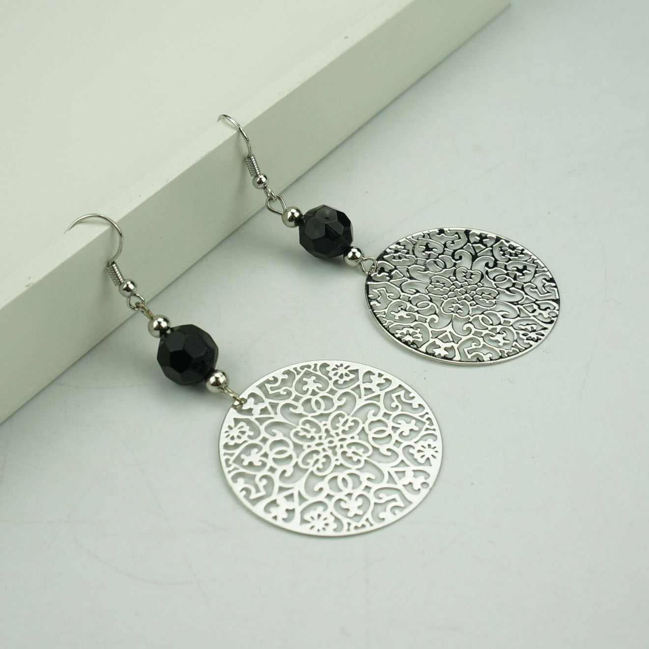 Wholesale fashion simple temperament hollow round popular female earrings