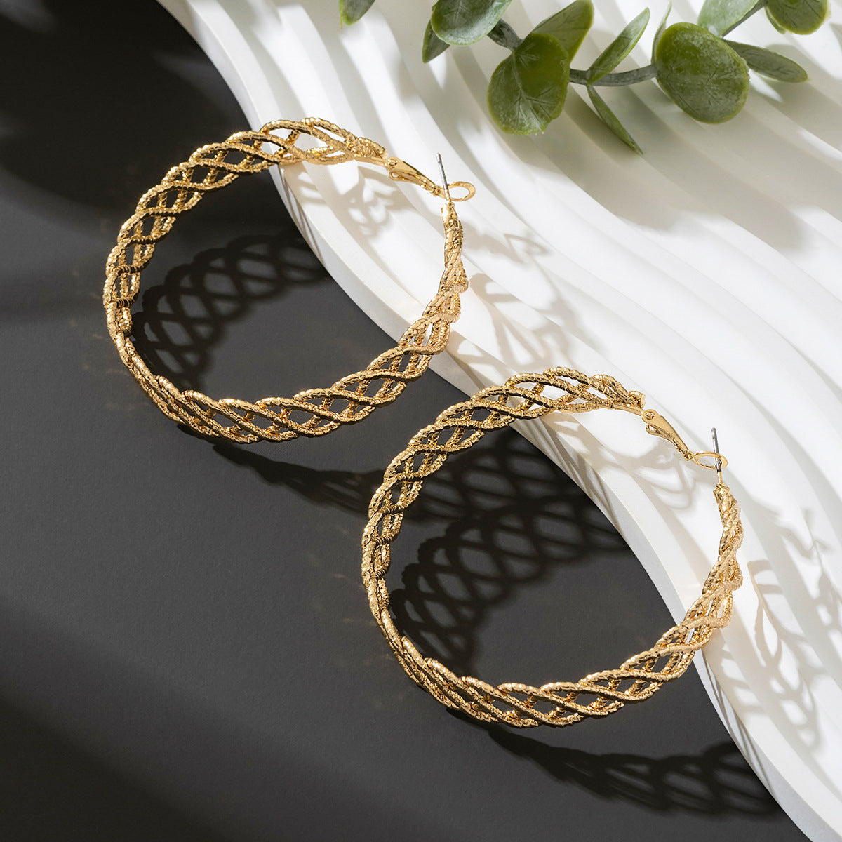 Wholesale Cold Wind Style Hollow Large Circle Earrings Alloy Electroplated Jewelry Accessory