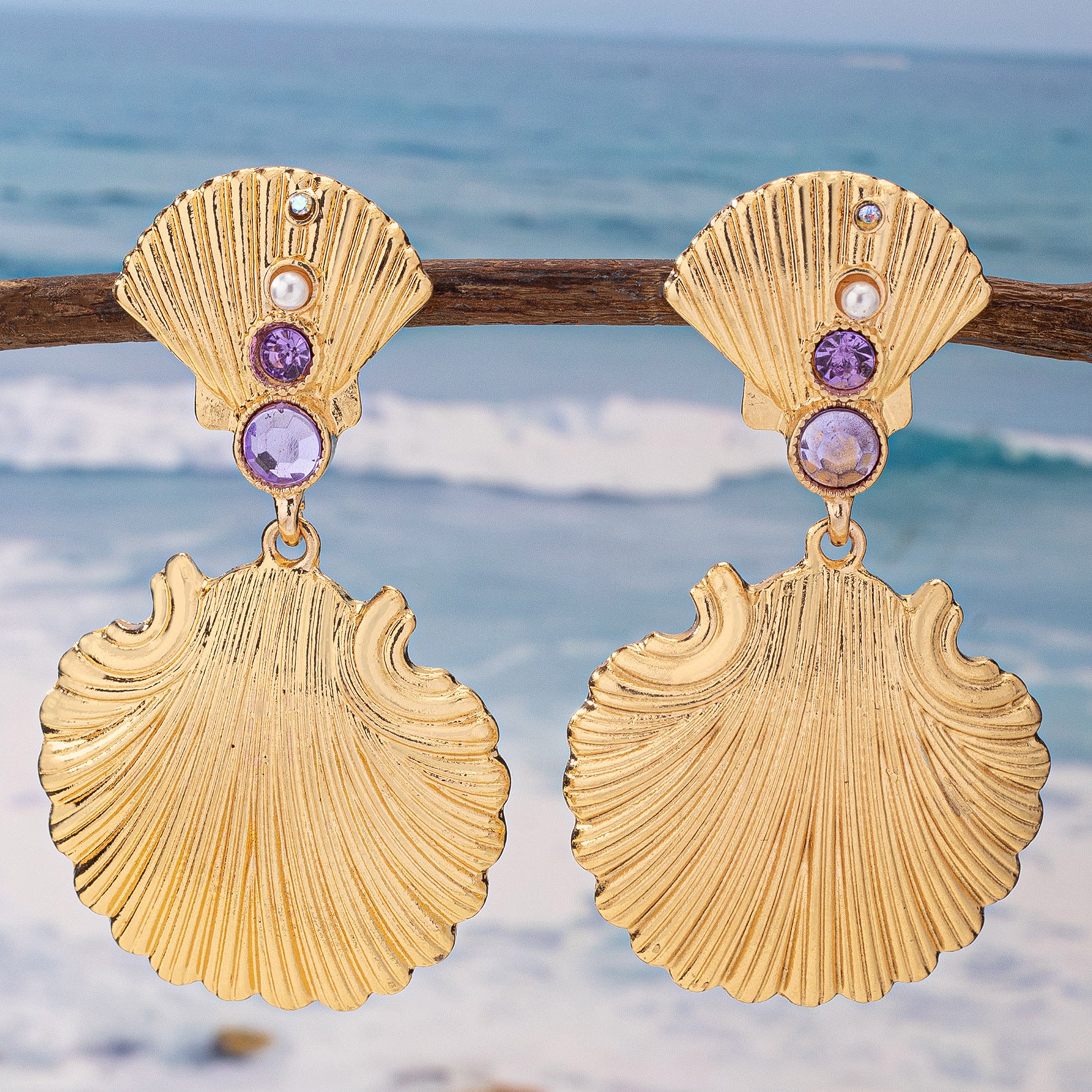 Wholesale Trendy Vacation Style Purple Pearl Shell Gold Tone Earrings Zinc Alloy Fashion Accessory For Women Boutique Resale