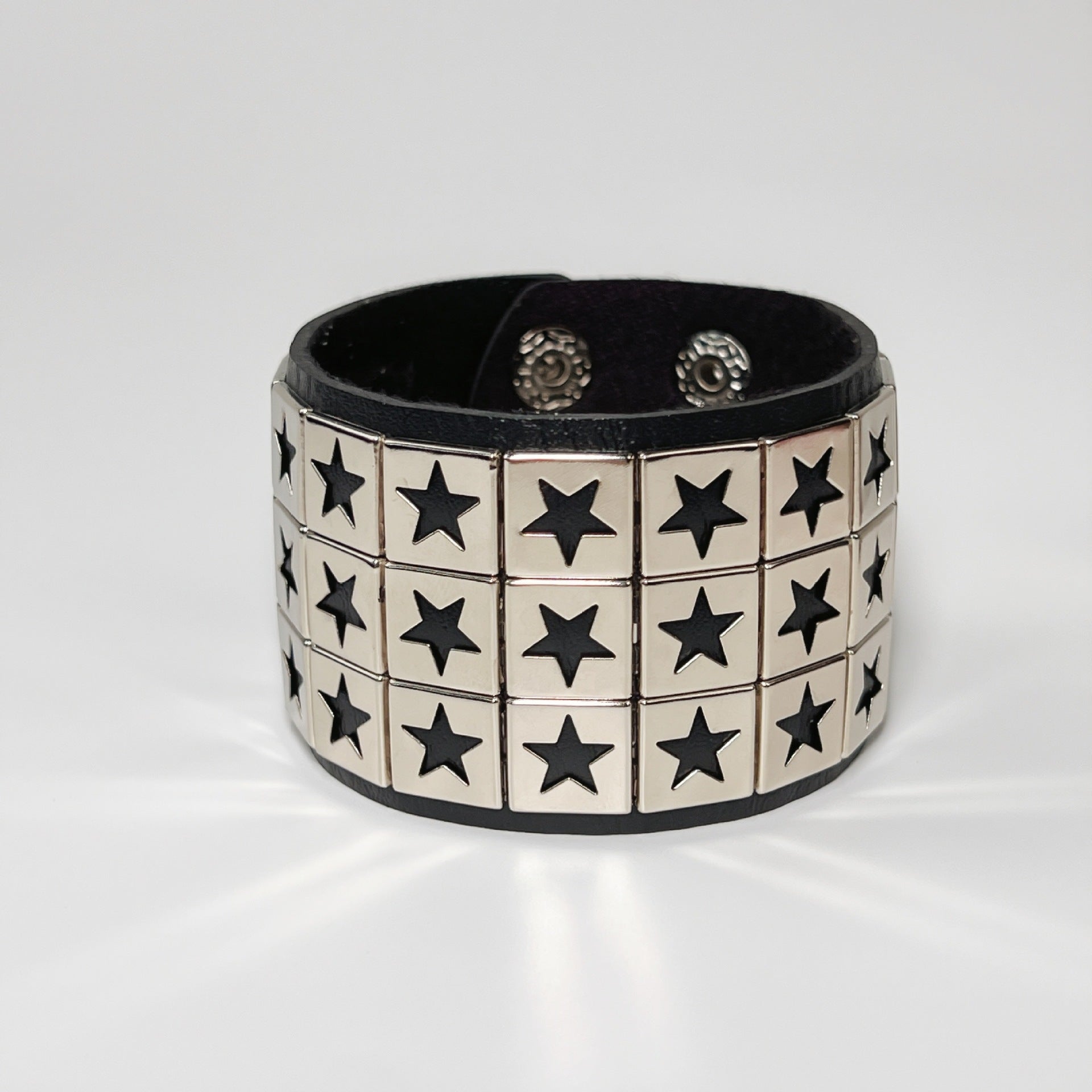 Wholesale Punk Style Leather Bracelet with Five-Pointed Star Rivet for Couples Men' s Fashion Accessory