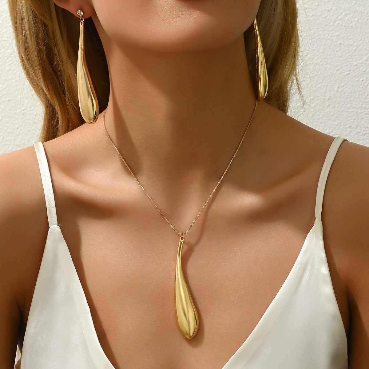 Wholesale Waterdrop Earrings Necklace Set Versatile Fashion Jewelry