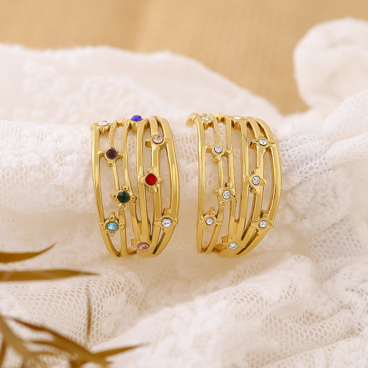 Wholesale Stainless steel retro palace style colored zirconium ring
