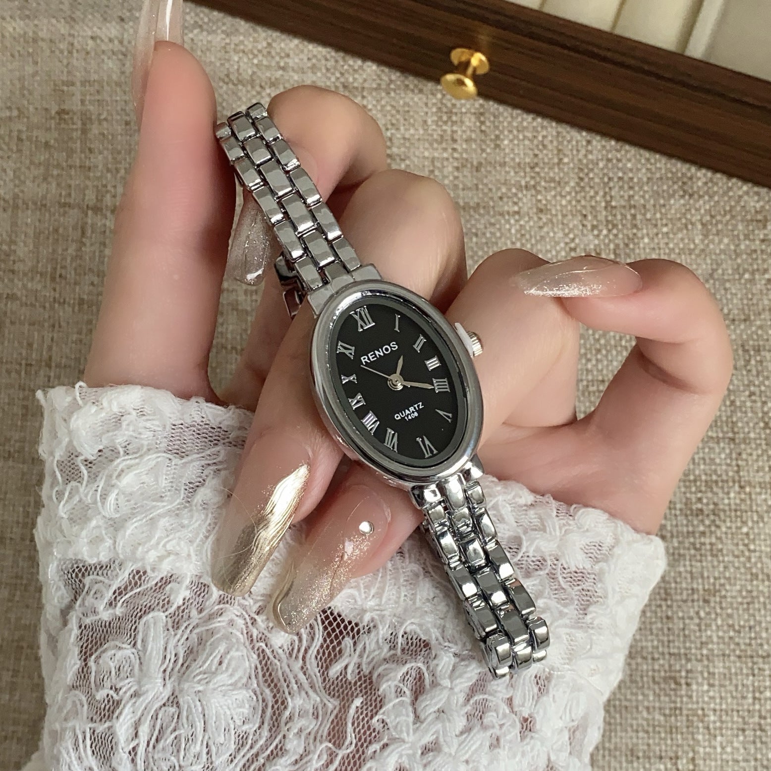 Wholesale Stylish Oval Classic Retro Women S Quartz Watch Everyday Fashion Accessory