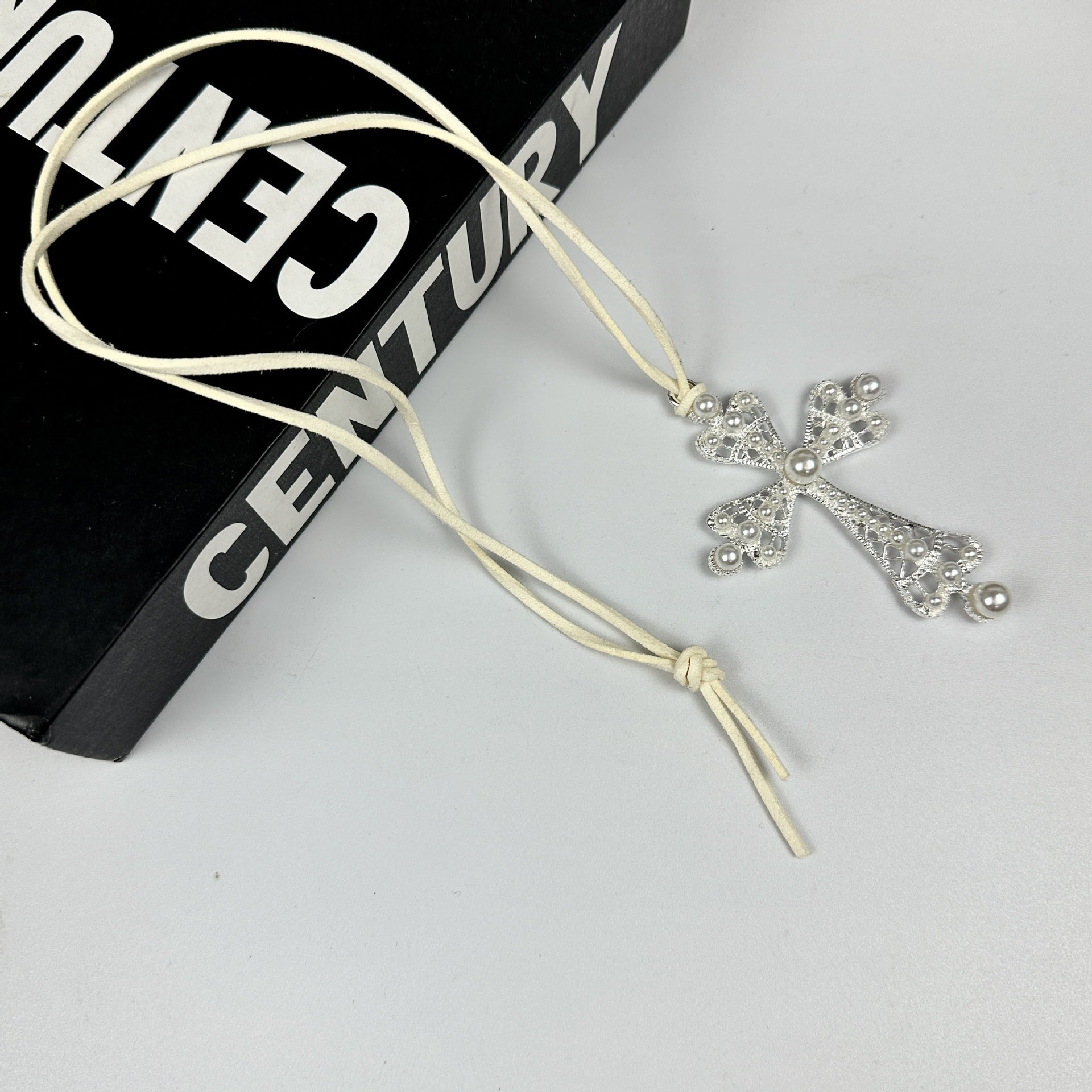 Wholesale Exaggerated diamond cross necklace pull-out collar