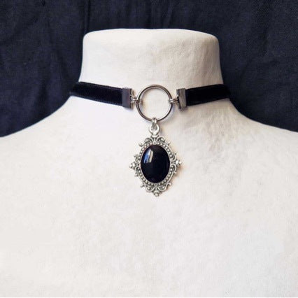 Wholesale Gothic Victorian Witch Pendant Necklace Purple Zinc Alloy Jewelry Accessory for Party Gift