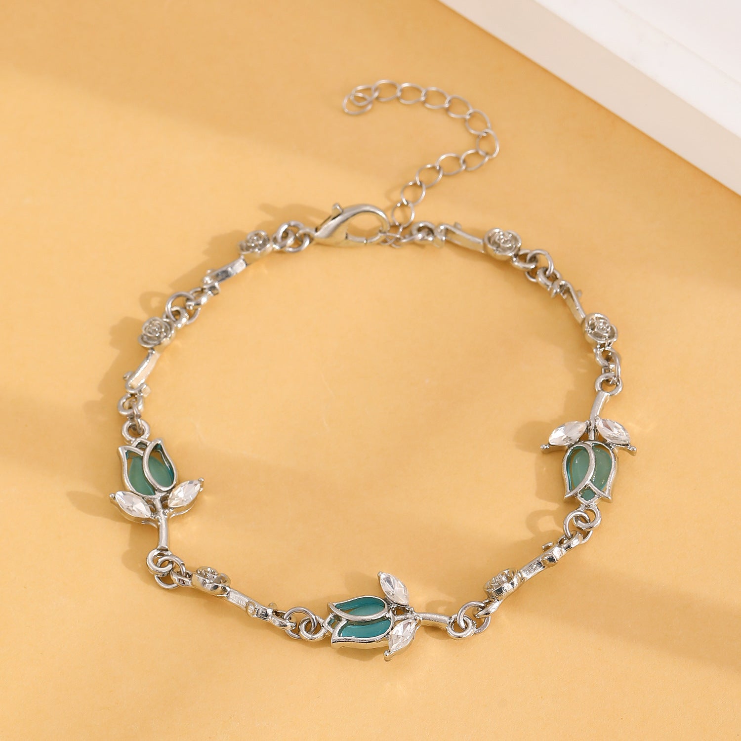 Wholesale Trendy Tulip Flower Bracelet For Women Alloy Electroplated Rhinestone Jewelry Accessory Sweet Spring Summer Gift