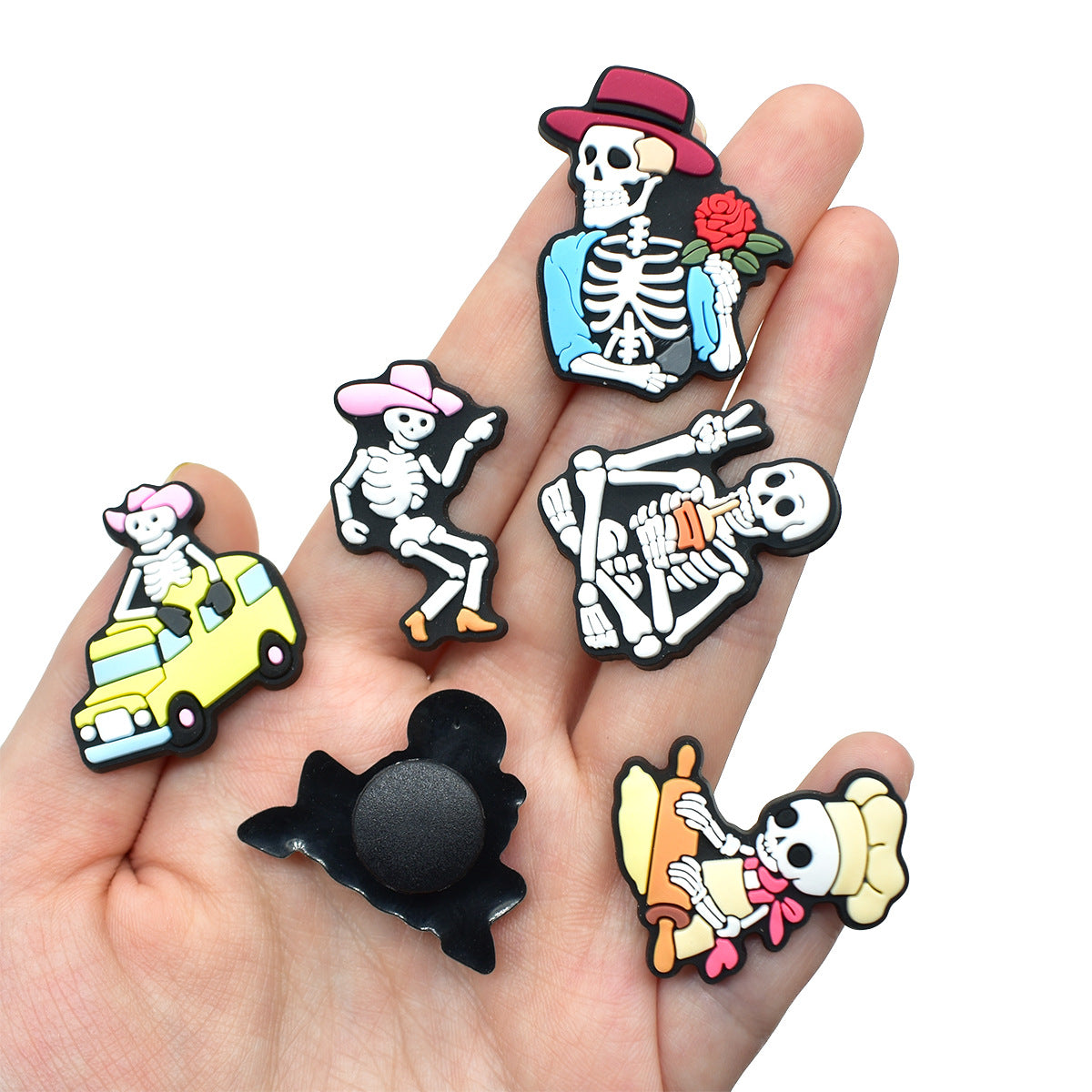 Wholesale Random 100pcs  skull cartoon clogs  PVC Soft Rubber Shoe Buckle Decoration