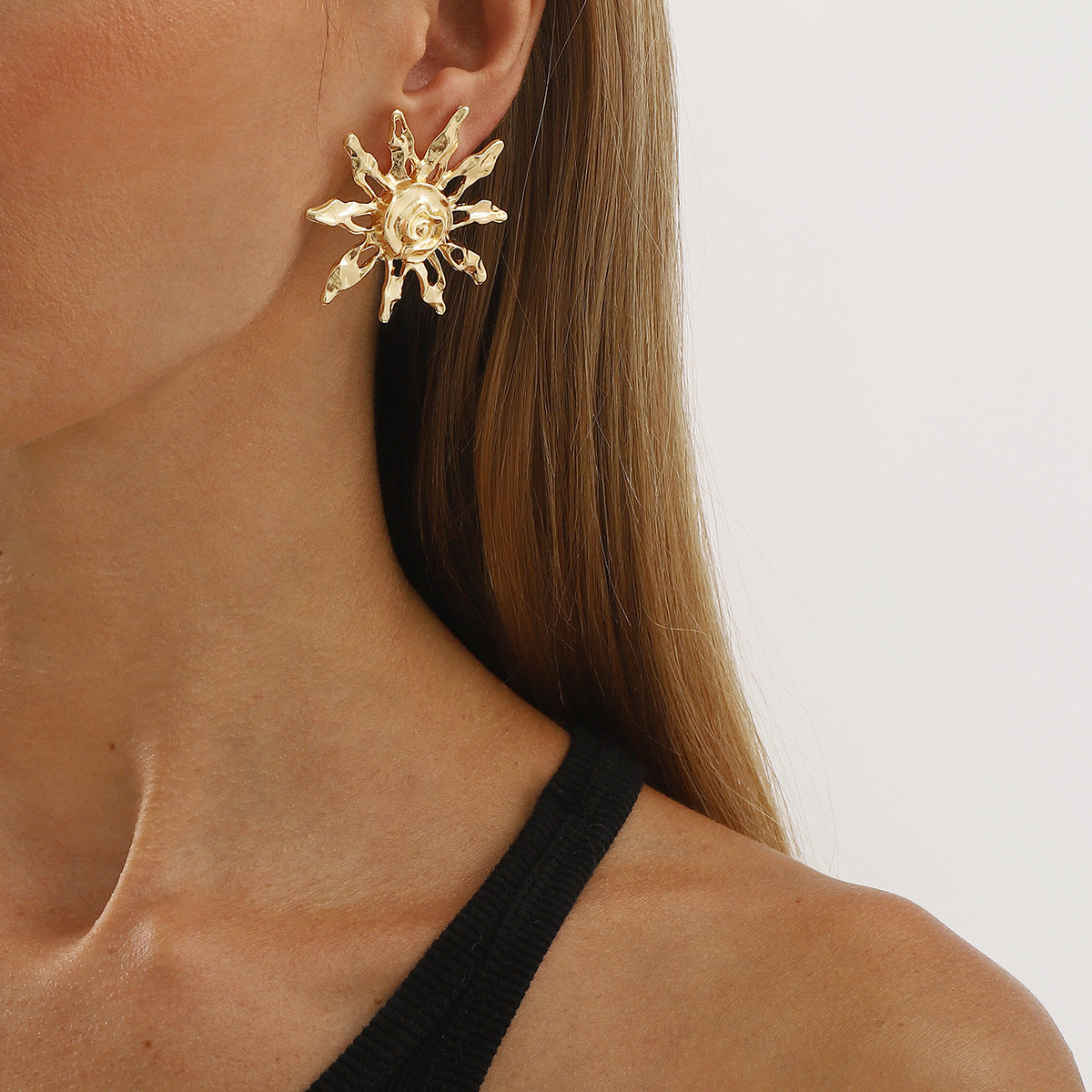 Wholesale  exaggerated sunflower hollow earrings design geometric earrings