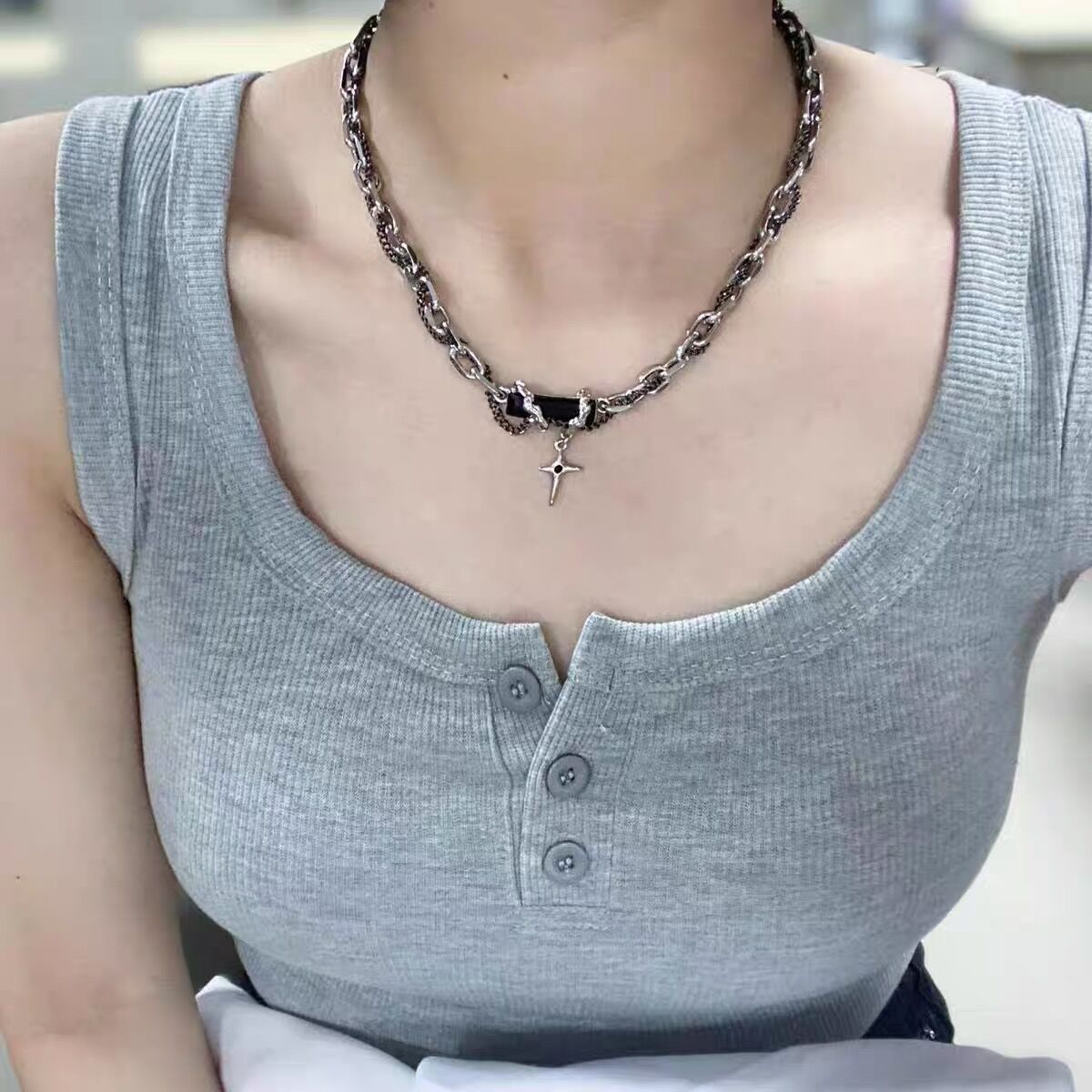 Wholesale Star-Wrapped Black Diamond Bracelet for Men,  Titanium Steel Design,  New Versatile Valentine' s Day Accessories for Women,  Simple Star Bracelet Trend