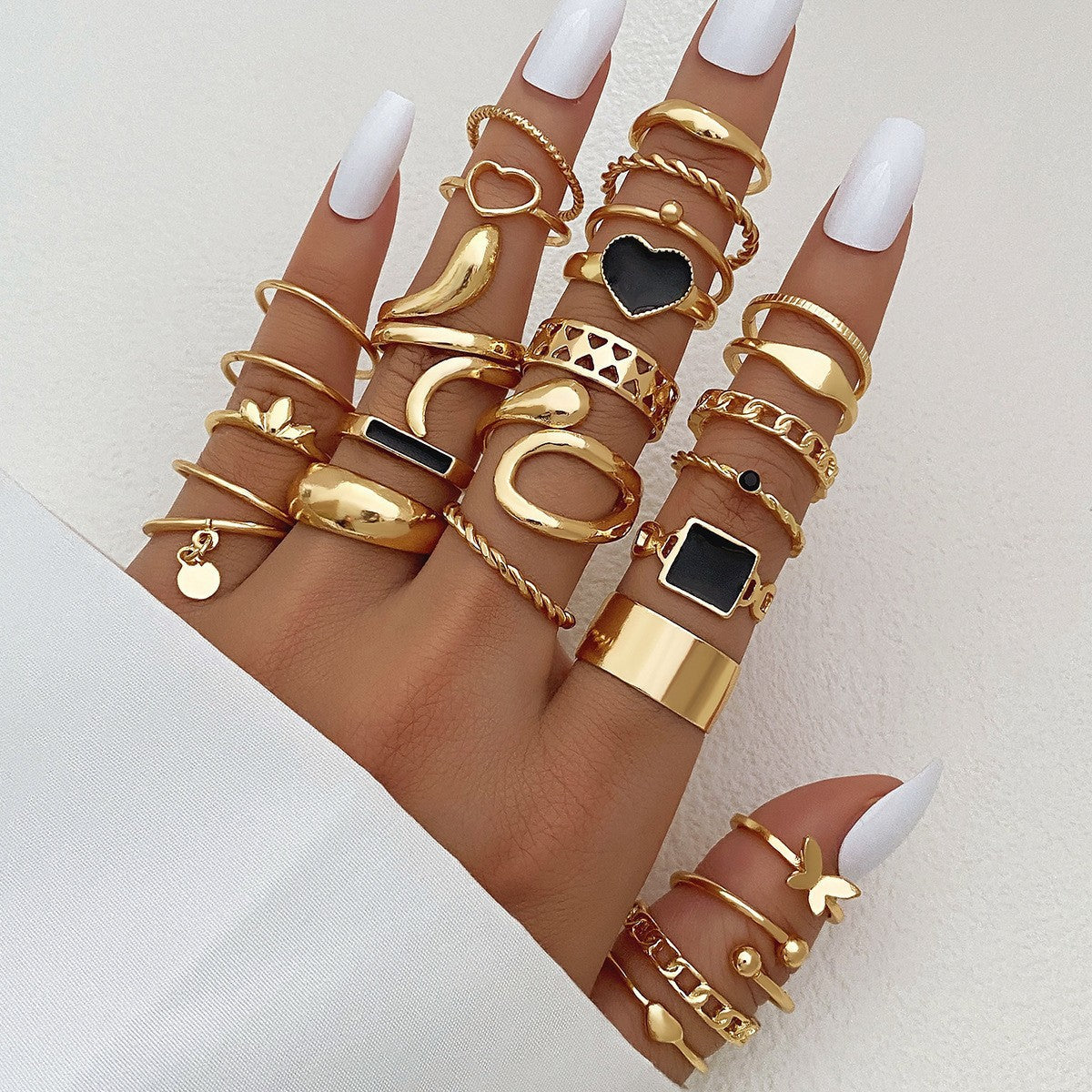 Wholesale Trendy Totem Design Ring with Love Heart Stones,  Zinc Alloy Fashion Accessory for Everyday Wear