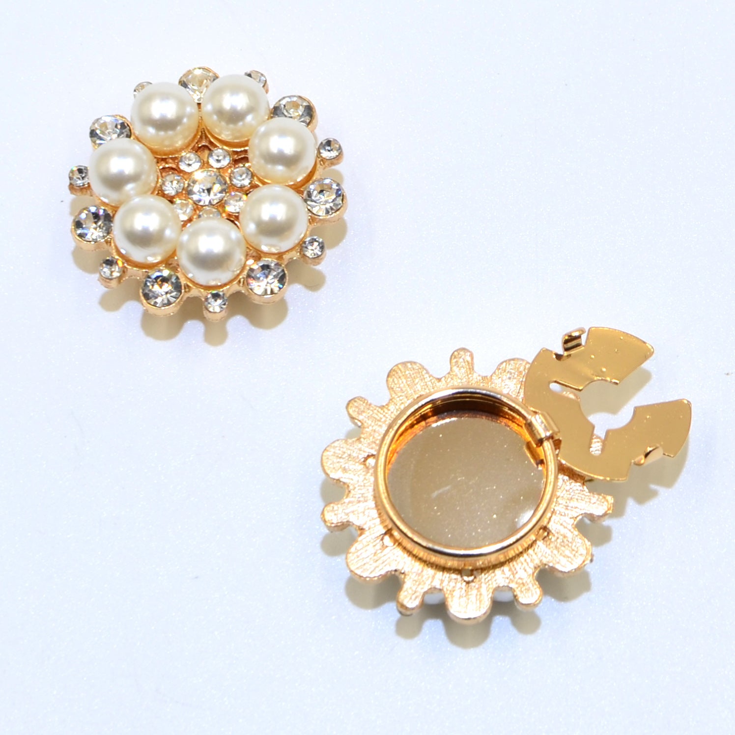 Wholesale Metal cufflinks with cubic zirconia and artificial pearl flower design