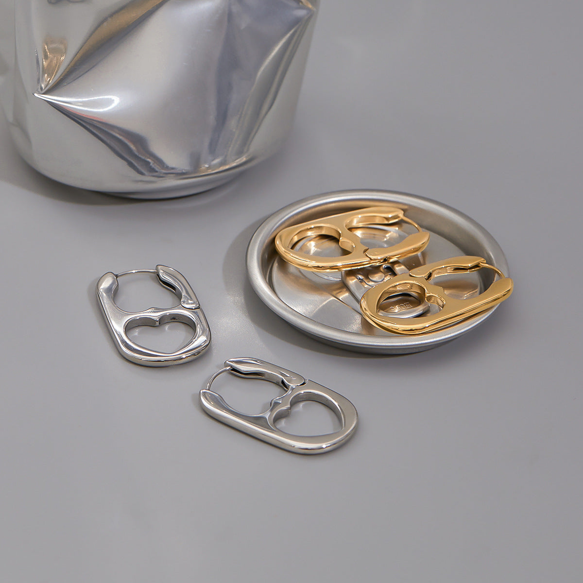 Wholesale 18K Gold Stainless Steel Smooth Can-Shaped Studs  Light Luxury Earrings