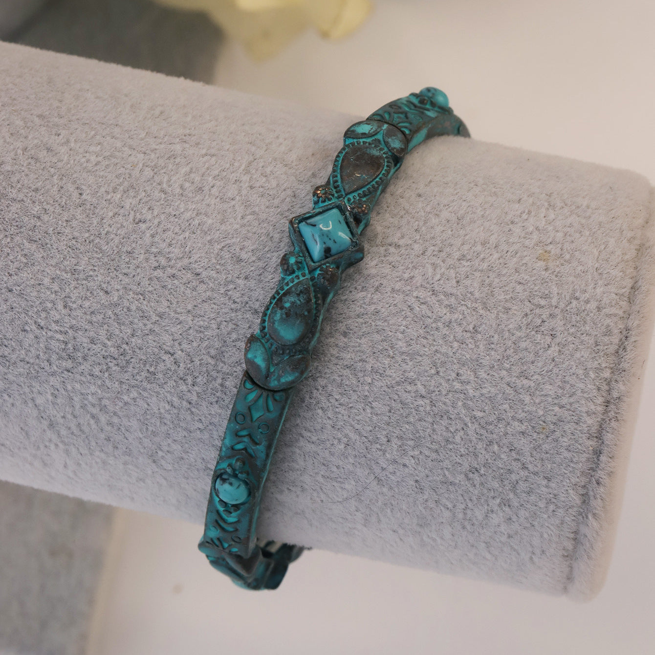Wholesale Retro Turquoise Inlay Bracelet Zinc Alloy Round Stone Jewelry Accessory For Everyday Wear