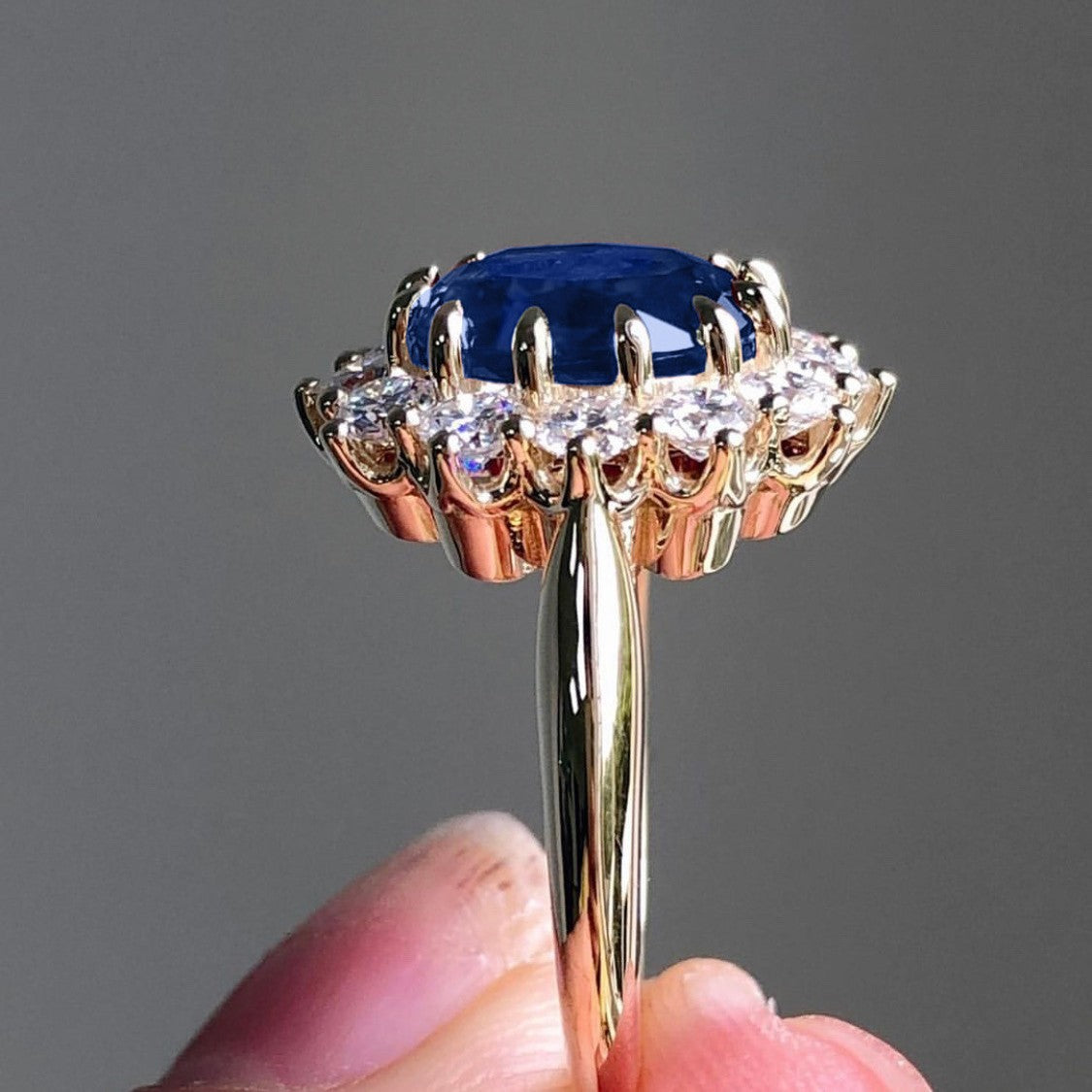 Wholesale Alloy Electroplated Women' s Geometric Sapphire Ring,  Fashion Jewelry Accessory,  Boutique Resale Gift