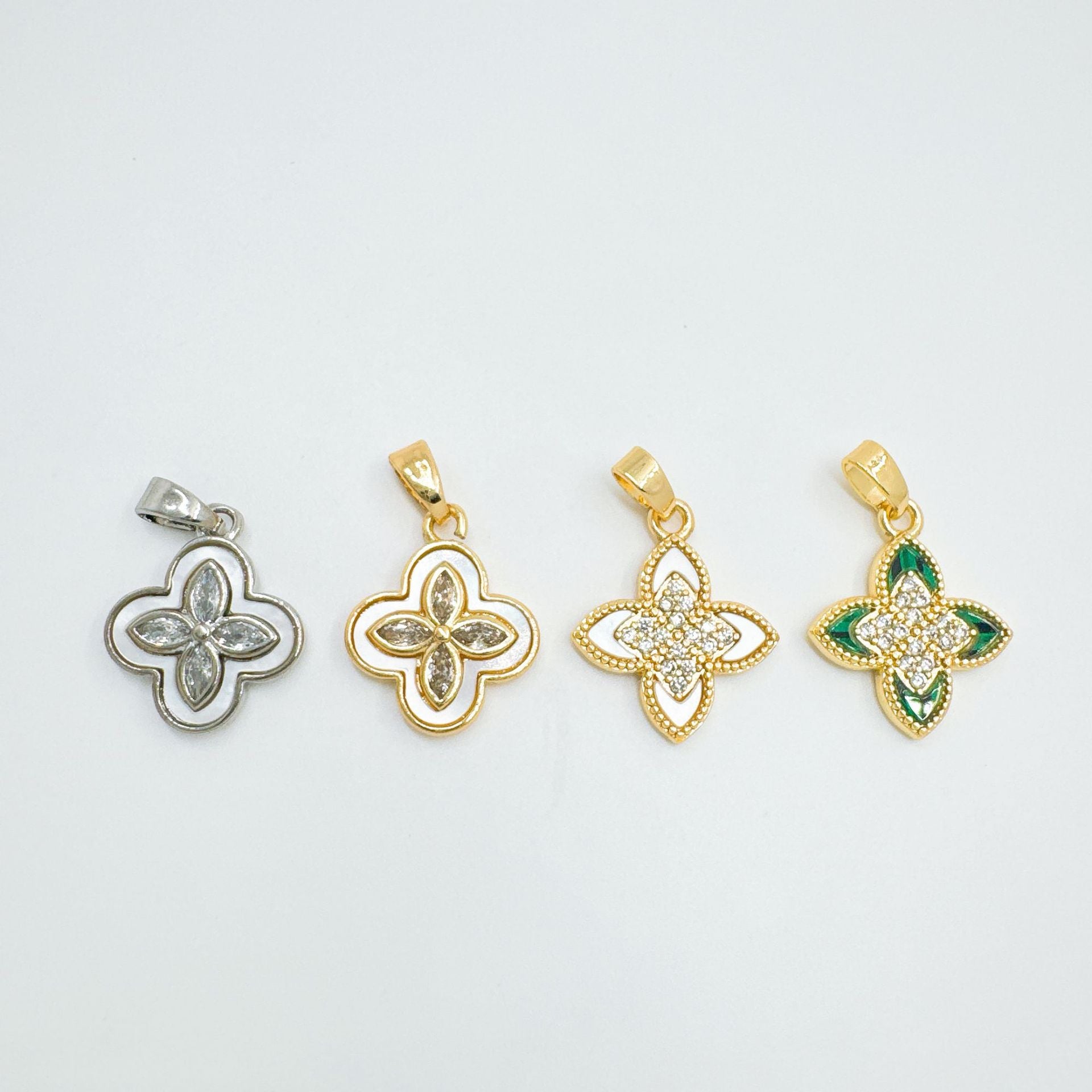 Wholesale Chic Four-Leaf Clover Pendant Gold Plated Copper European Style Jewelry Accessory