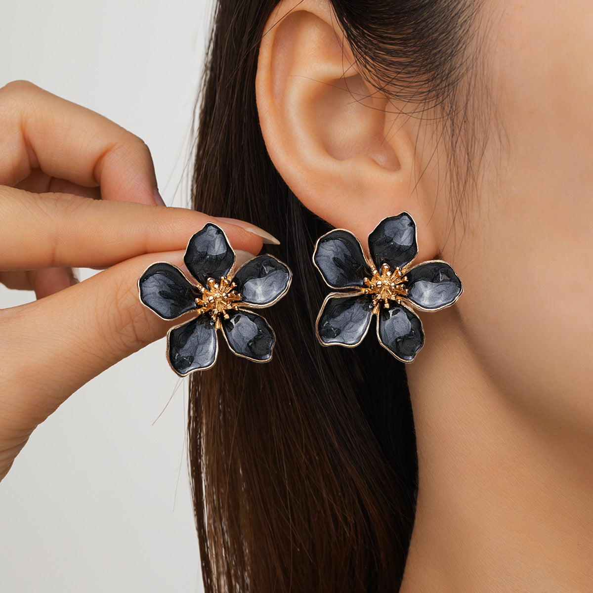 Wholesale Alloy Oil-Dropping Three-Dimensional Flower Earrings