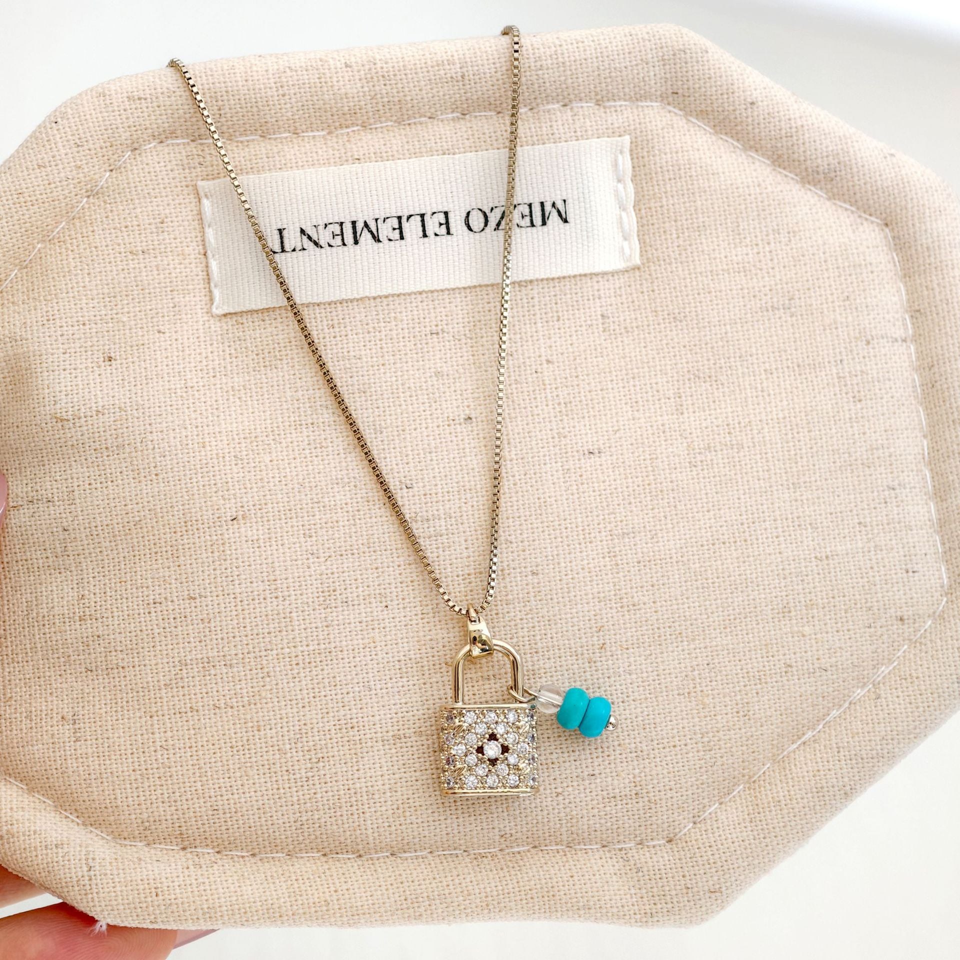 Wholesale Copper Brass Electroplated Rhinestone Flower Pendant Necklace Trendy Fashion Jewelry