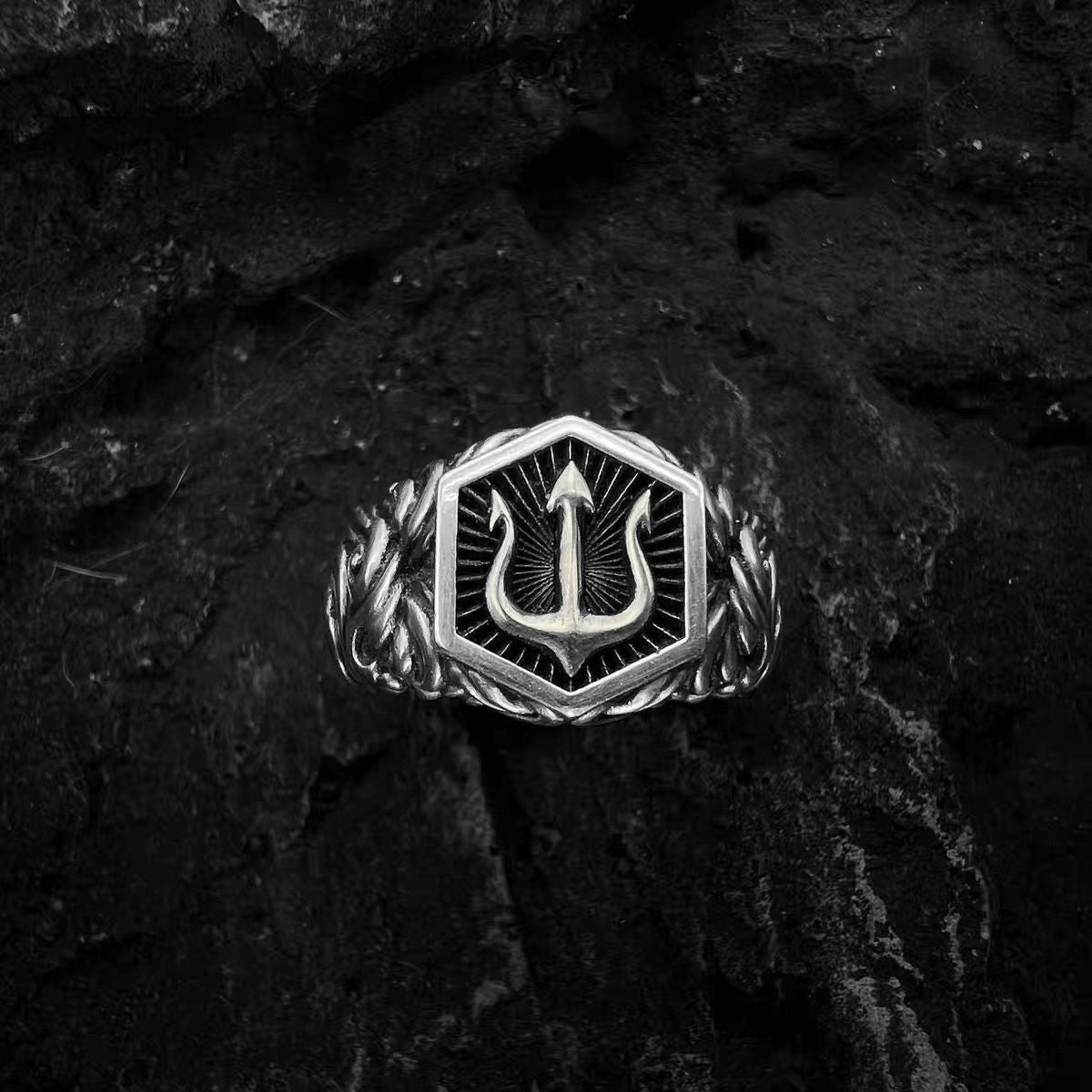 Wholesale Vintage Cross Anchor Ring Men' s Hip Hop Punk Adjustable Ring Fashion Accessory