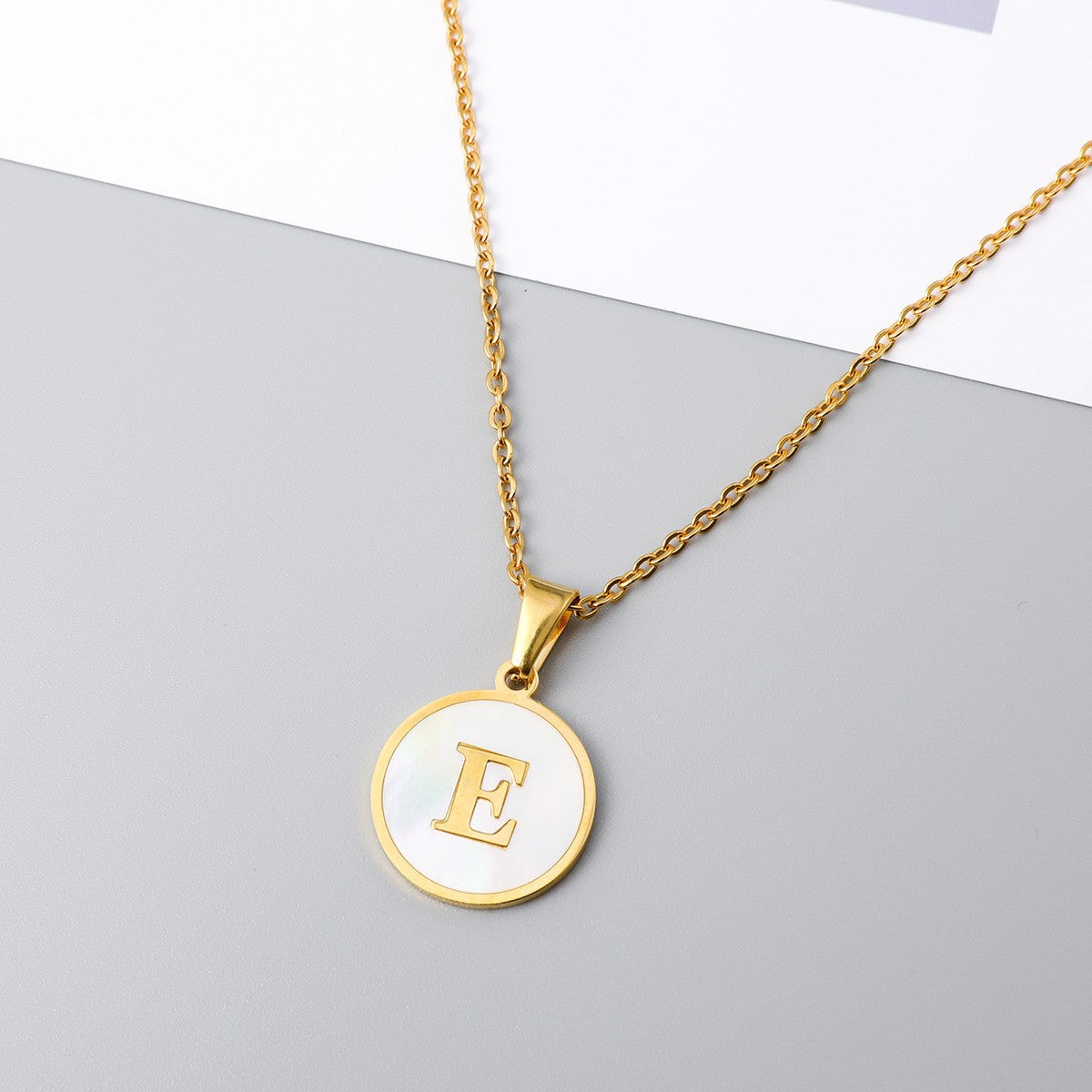 Wholesale Round Stainless Steel Gold Plated Letter Pendant Necklace for Women Fashion Accessory Gift