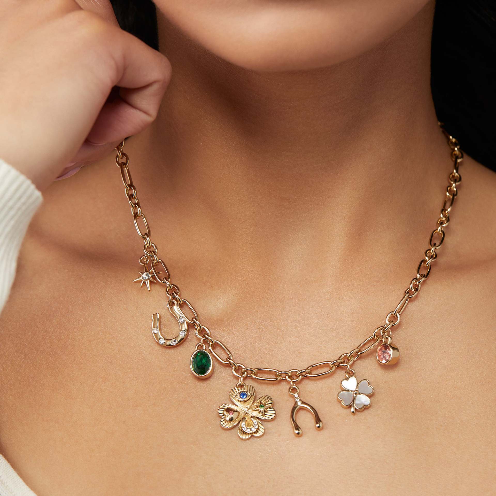 Wholesale Diamond-encrusted four-leaf clover pendant copper color  pendant necklaces